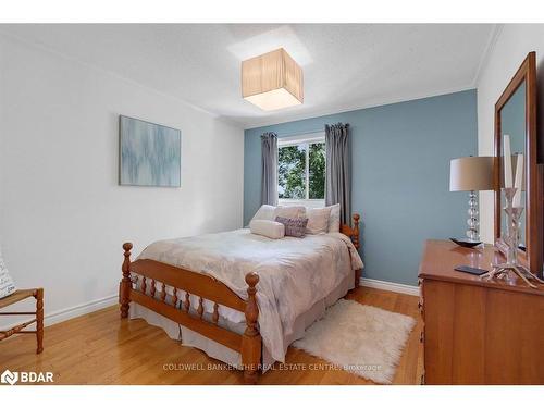 52 Mayfair Drive, Barrie, ON - Indoor Photo Showing Bedroom