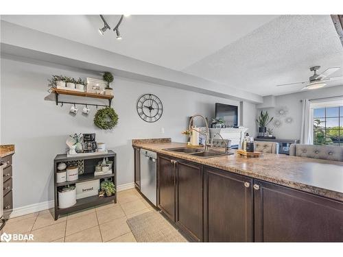 25-137 Sydenham Wells, Barrie, ON - Indoor Photo Showing Kitchen With Double Sink