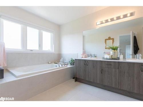 96 Berkely Street, Wasaga Beach, ON - Indoor Photo Showing Bathroom