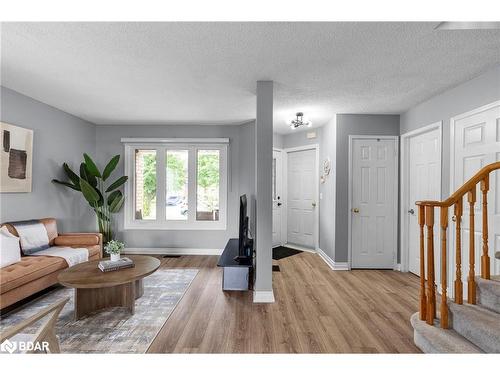 23 Churchland Drive, Barrie, ON - Indoor Photo Showing Living Room