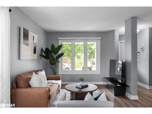 23 Churchland Drive, Barrie, ON - Indoor Photo Showing Living Room