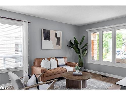 23 Churchland Drive, Barrie, ON - Indoor Photo Showing Living Room