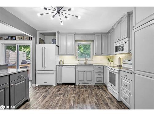 126 Adelaide Street N, Lindsay, ON - Indoor Photo Showing Kitchen