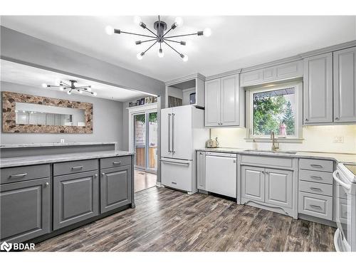 126 Adelaide Street N, Lindsay, ON - Indoor Photo Showing Kitchen