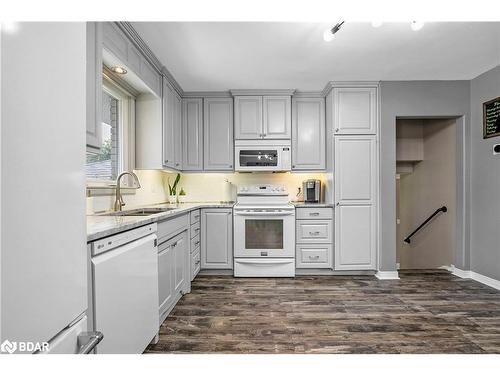 126 Adelaide Street N, Lindsay, ON - Indoor Photo Showing Kitchen