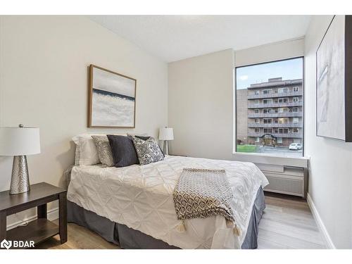 106-181 Collier Street, Barrie, ON - Indoor Photo Showing Bedroom