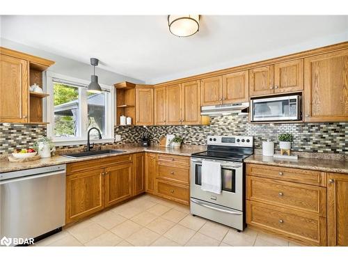 38 Wesley Avenue, Wasaga Beach, ON - Indoor Photo Showing Kitchen With Upgraded Kitchen