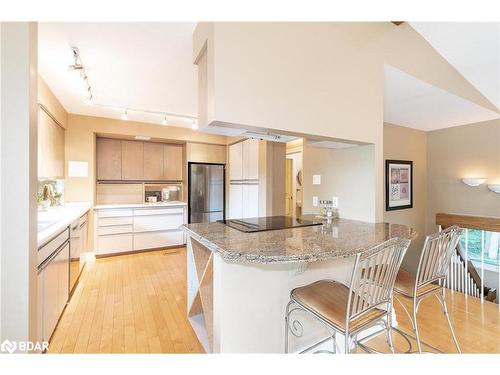 8 White Pine Place, Barrie, ON - Indoor Photo Showing Kitchen