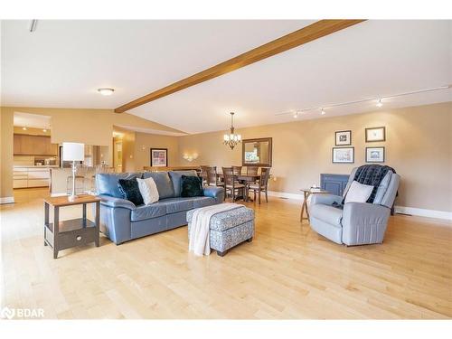 8 White Pine Place, Barrie, ON - Indoor Photo Showing Living Room