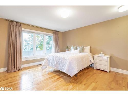 8 White Pine Place, Barrie, ON - Indoor Photo Showing Bedroom