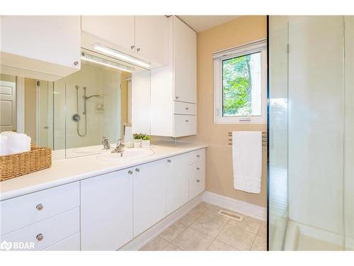 8 White Pine Place, Barrie, ON - Indoor Photo Showing Bathroom