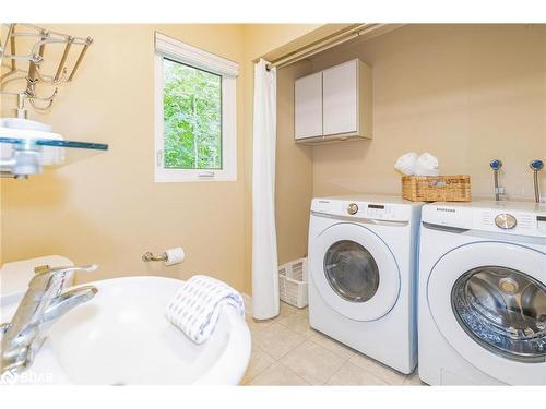 8 White Pine Place, Barrie, ON - Indoor Photo Showing Laundry Room