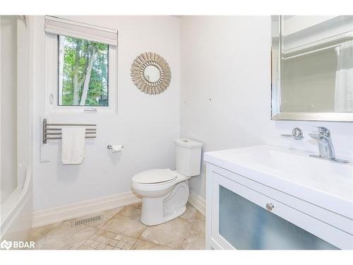 8 White Pine Place, Barrie, ON - Indoor Photo Showing Bathroom