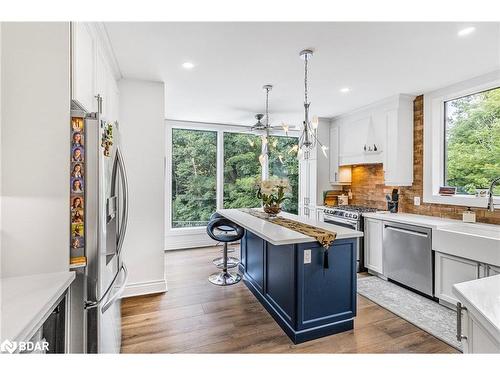 4 Brookdale Drive, Barrie, ON - Indoor Photo Showing Kitchen With Upgraded Kitchen