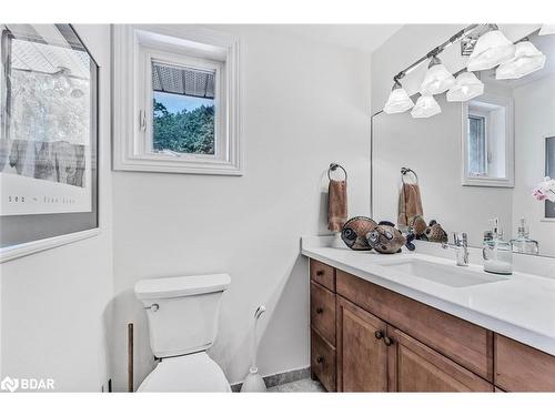 4 Brookdale Drive, Barrie, ON - Indoor Photo Showing Bathroom