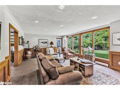 4 Brookdale Drive, Barrie, ON - Indoor Photo Showing Living Room