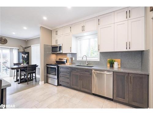 46 Kell Place, Barrie, ON - Indoor Photo Showing Kitchen