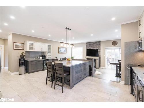 46 Kell Place, Barrie, ON - Indoor Photo Showing Kitchen With Upgraded Kitchen