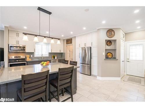 46 Kell Place, Barrie, ON - Indoor Photo Showing Kitchen With Upgraded Kitchen