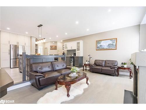 46 Kell Place, Barrie, ON - Indoor Photo Showing Living Room