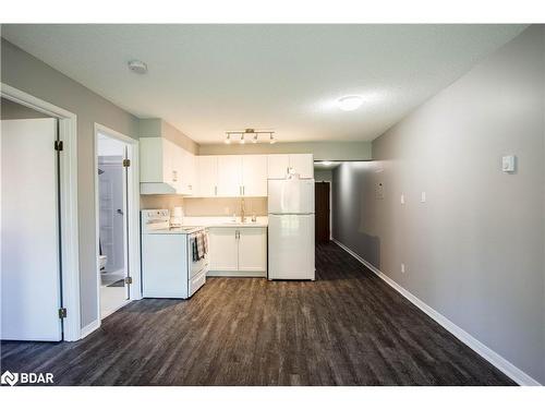 J1-159 Edgehill Drive, Barrie, ON - Indoor Photo Showing Kitchen