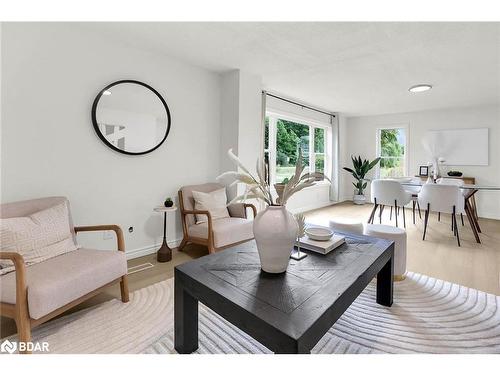 13717 Ort Road, Niagara Falls, ON - Indoor Photo Showing Living Room