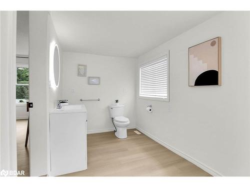 13717 Ort Road, Niagara Falls, ON - Indoor Photo Showing Bathroom