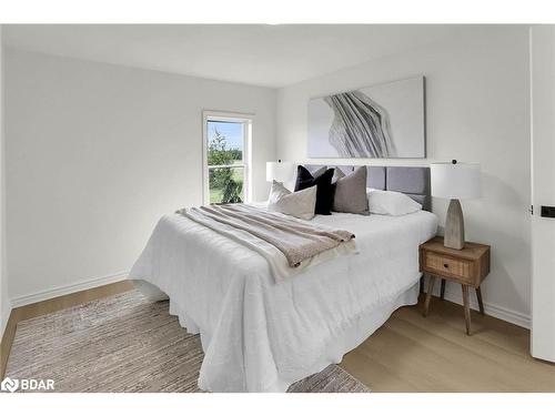 13717 Ort Road, Niagara Falls, ON - Indoor Photo Showing Bedroom