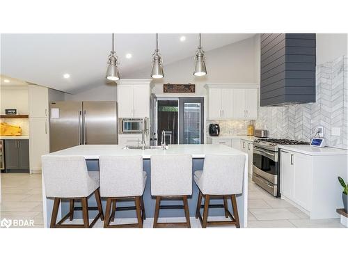 2169 Willard Avenue, Innisfil, ON - Indoor Photo Showing Kitchen With Upgraded Kitchen