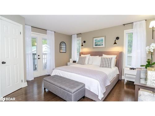 2169 Willard Avenue, Innisfil, ON - Indoor Photo Showing Bedroom