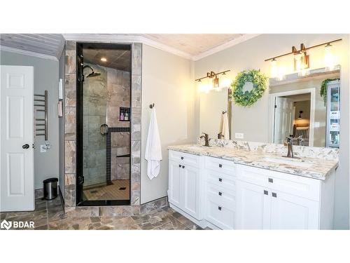 2169 Willard Avenue, Innisfil, ON - Indoor Photo Showing Bathroom