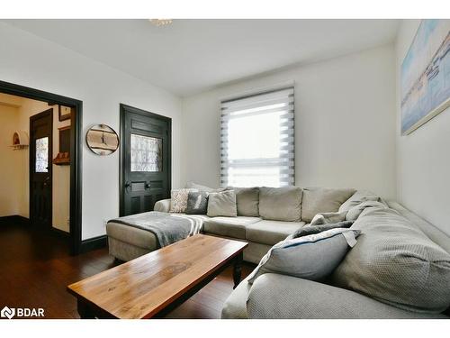 107 Burton Avenue, Barrie, ON - Indoor Photo Showing Living Room