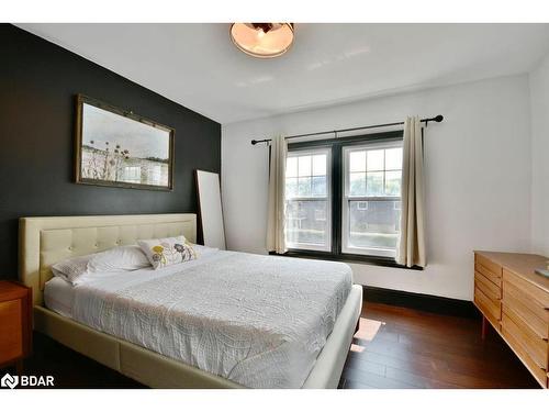 107 Burton Avenue, Barrie, ON - Indoor Photo Showing Bedroom