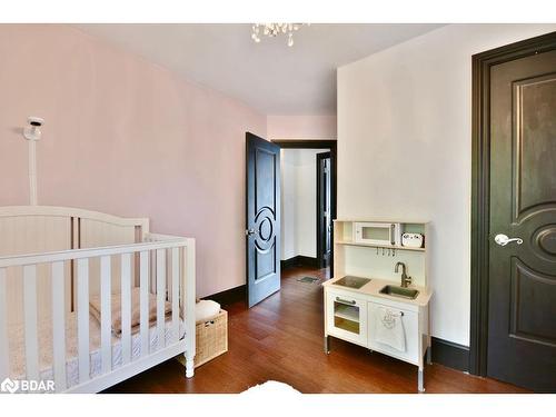 107 Burton Avenue, Barrie, ON - Indoor Photo Showing Bedroom