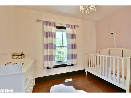 107 Burton Avenue, Barrie, ON - Indoor Photo Showing Bedroom