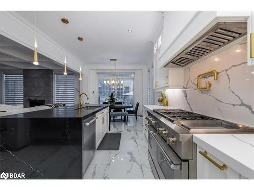 1 Curtis Way, Springwater, ON - Indoor Photo Showing Kitchen With Upgraded Kitchen