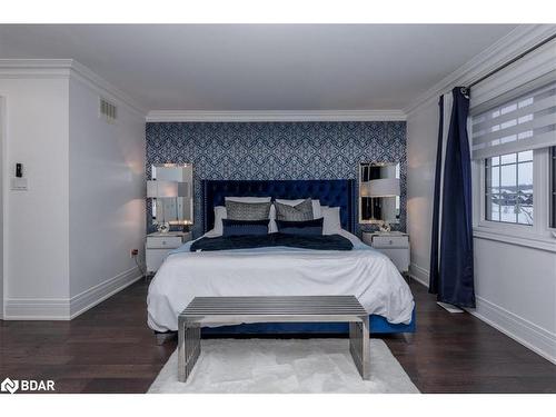 1 Curtis Way, Springwater, ON - Indoor Photo Showing Bedroom