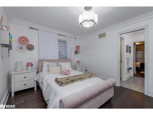 1 Curtis Way, Springwater, ON - Indoor Photo Showing Bedroom