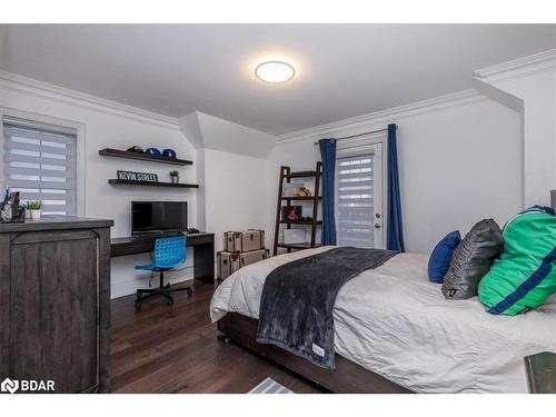 1 Curtis Way, Springwater, ON - Indoor Photo Showing Bedroom