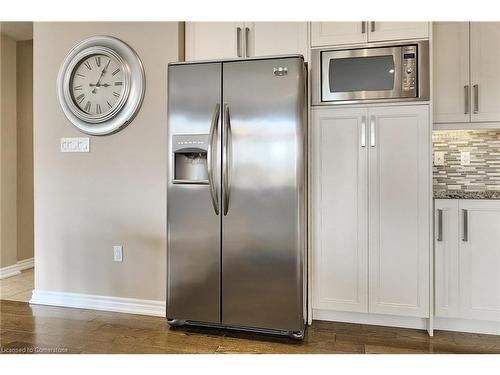 740 Rayner Court, Milton, ON - Indoor Photo Showing Kitchen