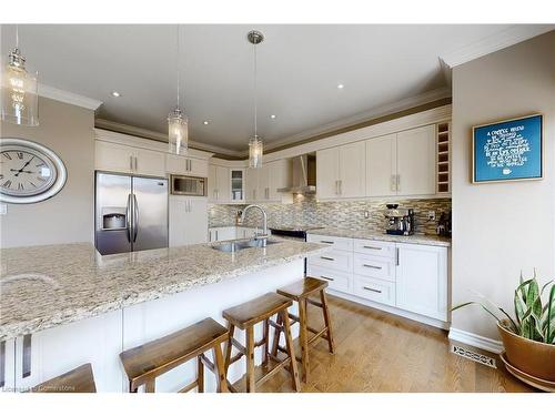 740 Rayner Court, Milton, ON - Indoor Photo Showing Kitchen With Upgraded Kitchen