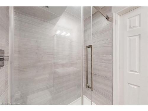 740 Rayner Court, Milton, ON - Indoor Photo Showing Bathroom