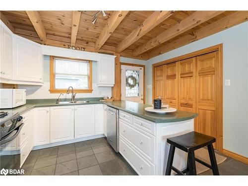 431 Mundy'S Bay Road, Midland, ON - Indoor Photo Showing Kitchen With Double Sink