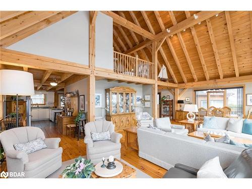 431 Mundy'S Bay Road, Midland, ON - Indoor Photo Showing Living Room