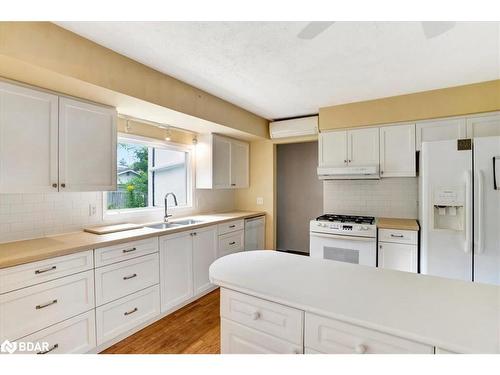 6 Osler Crescent, Collingwood, ON - Indoor Photo Showing Kitchen With Double Sink