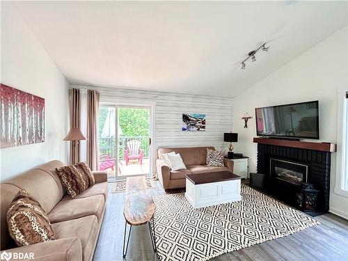 416-14 Dawson Drive, Collingwood, ON - Indoor Photo Showing Living Room With Fireplace