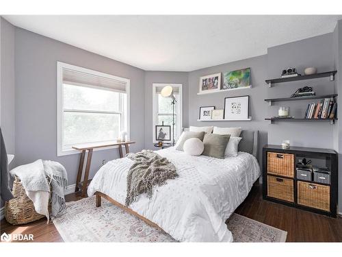 142 Livingstone Street W, Barrie, ON - Indoor Photo Showing Bedroom