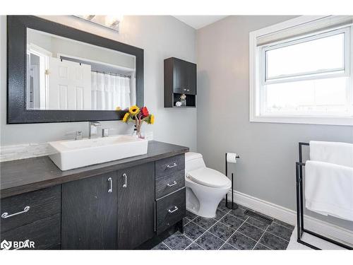 142 Livingstone Street W, Barrie, ON - Indoor Photo Showing Bathroom