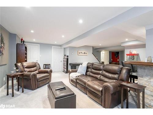 142 Livingstone Street W, Barrie, ON - Indoor Photo Showing Living Room