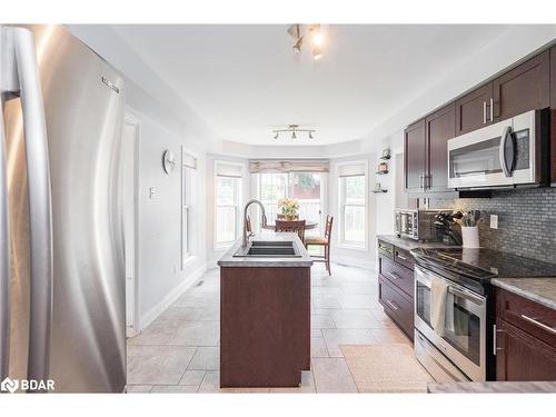 142 Livingstone Street W, Barrie, ON - Indoor Photo Showing Kitchen